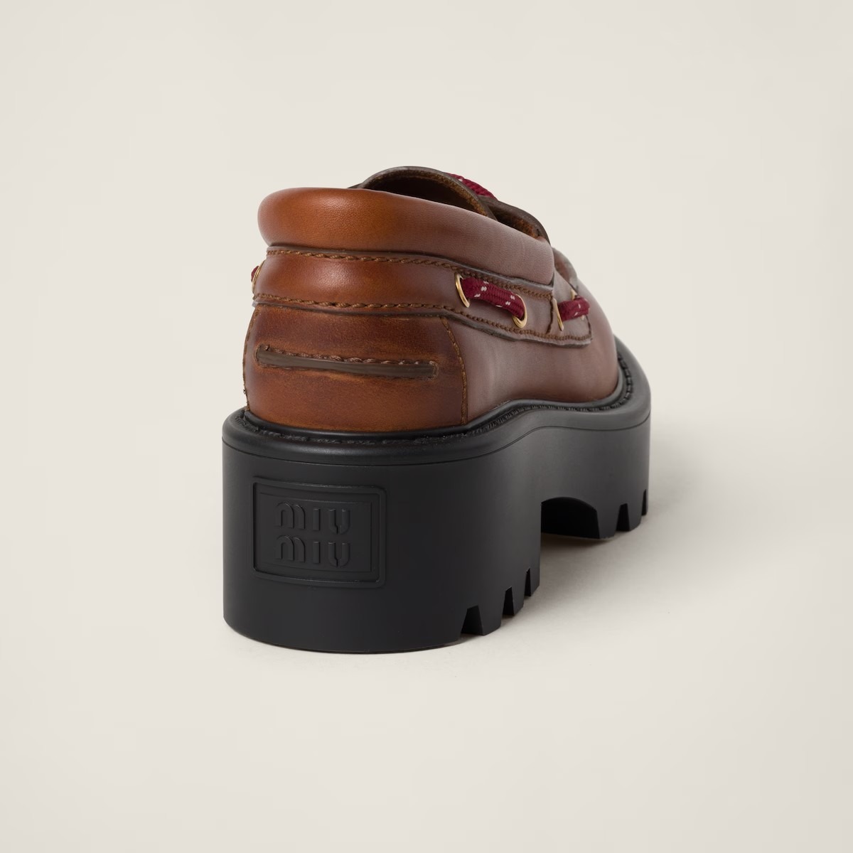 《送料無料》 MIU MIU Leather moccasins