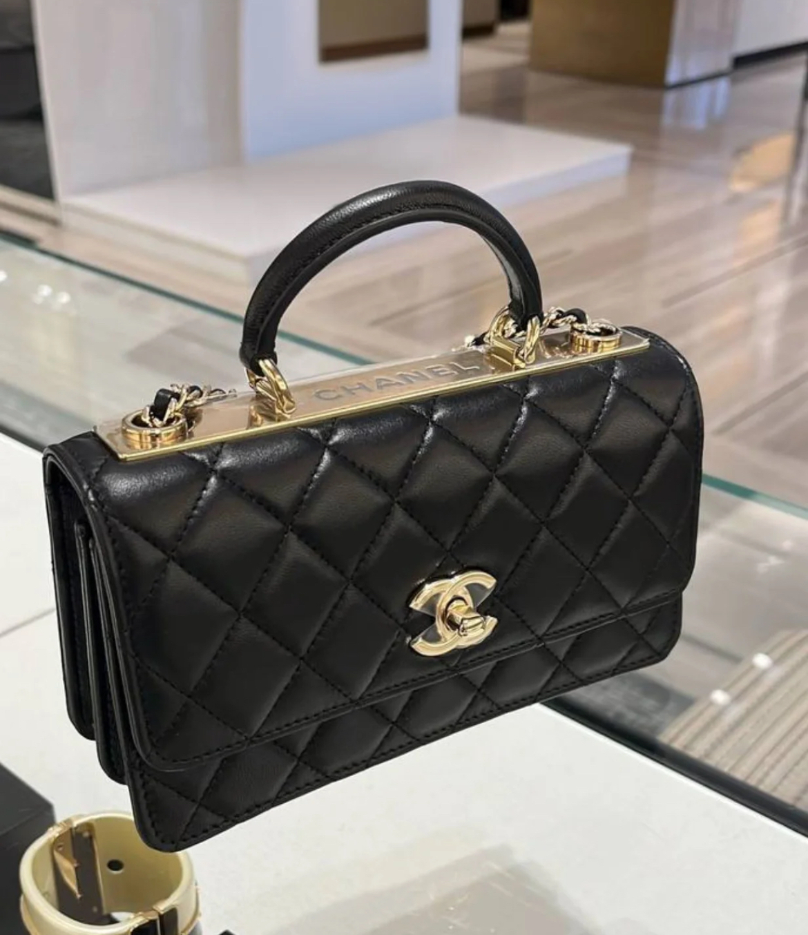 CHANEL《希少！》シャネル チェーン ウォレット