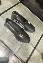 足元がシックに決まる】CHANEL ローファー 24AW