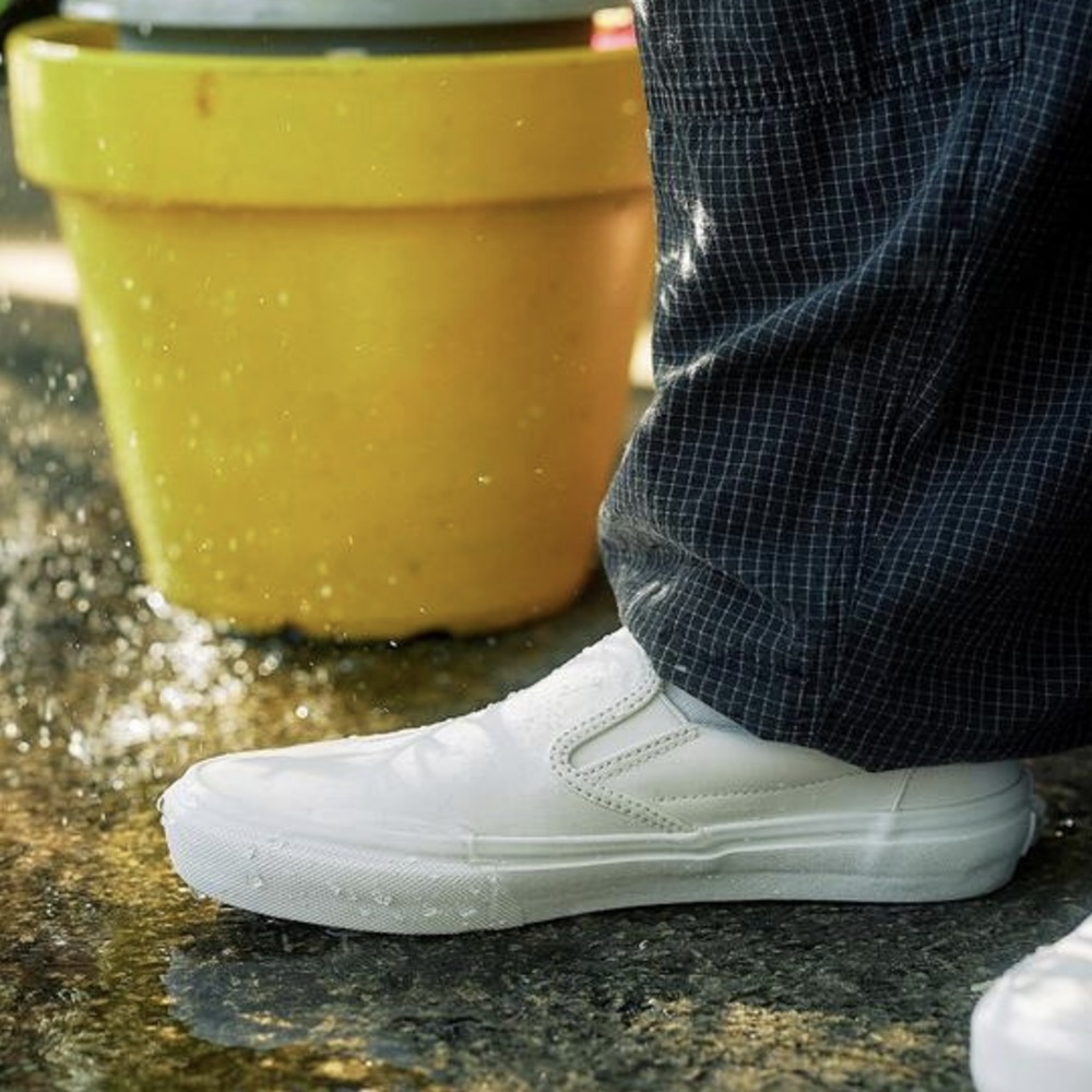 国内発☆雨の日も楽ちん！VANS SLIP ON スリッポンPU 国内発☆雨の日も楽ちん！VANS SLIP ON スリッポンPU ホワイト