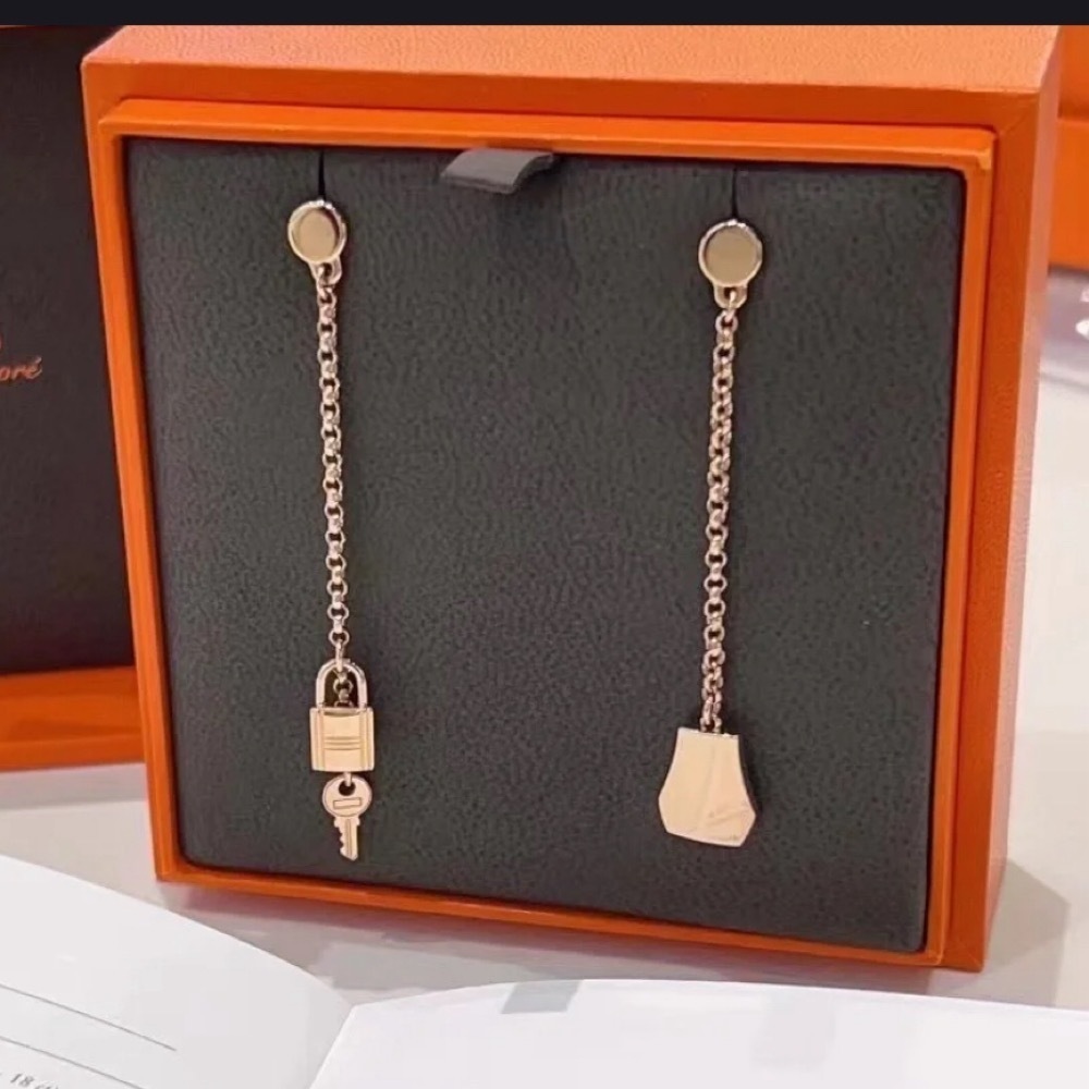 上品【HERMES】ピアス 《ケリー クロシェット》ローズゴールド