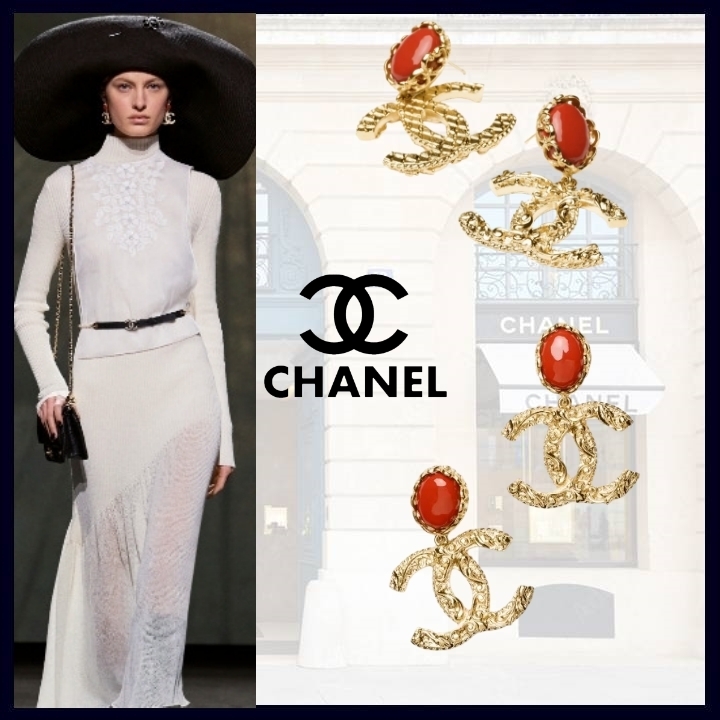鮮やかレッドパールがアクセント♪【CHANEL】CCロゴ ピアス