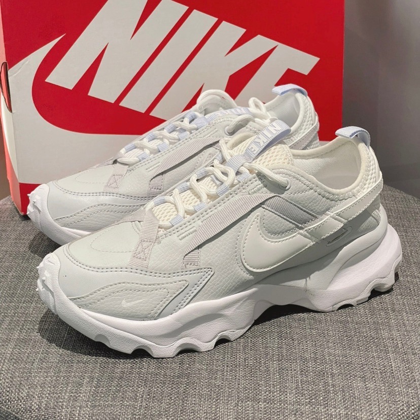 NIKE WMNS TC 7900 ◆ ナイキ ウィメンズ スニーカー 追跡可