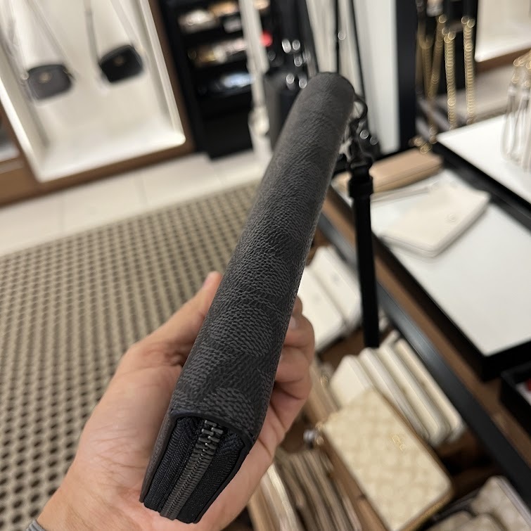 《超人気》COACH LONG ZIP AROUND WALLET ストラップ付 長財布