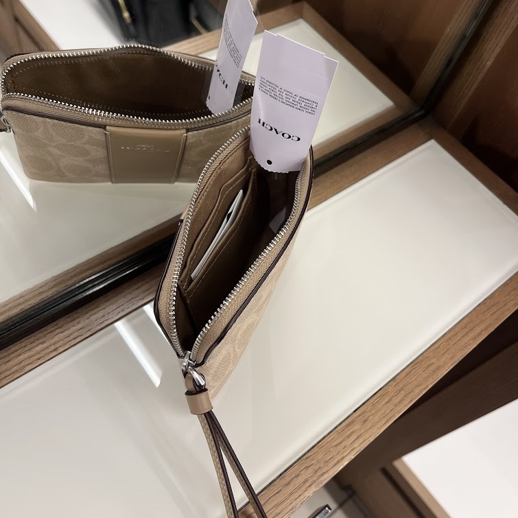 《超人気》コ一チ COACH CORNER ZIP WRISTLET レディース ポーチ