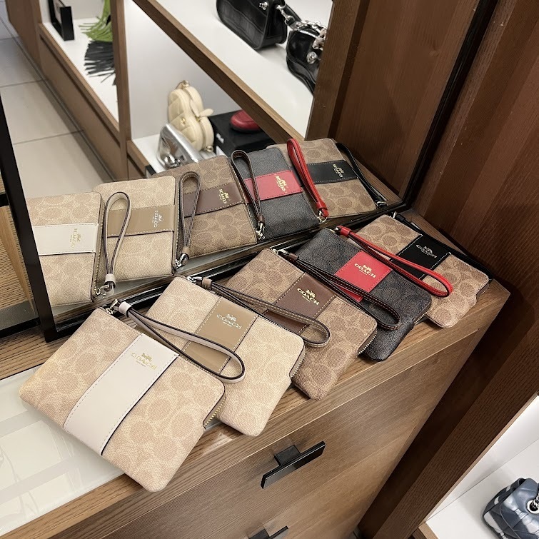 《超人気》コ一チ COACH CORNER ZIP WRISTLET レディース ポーチ