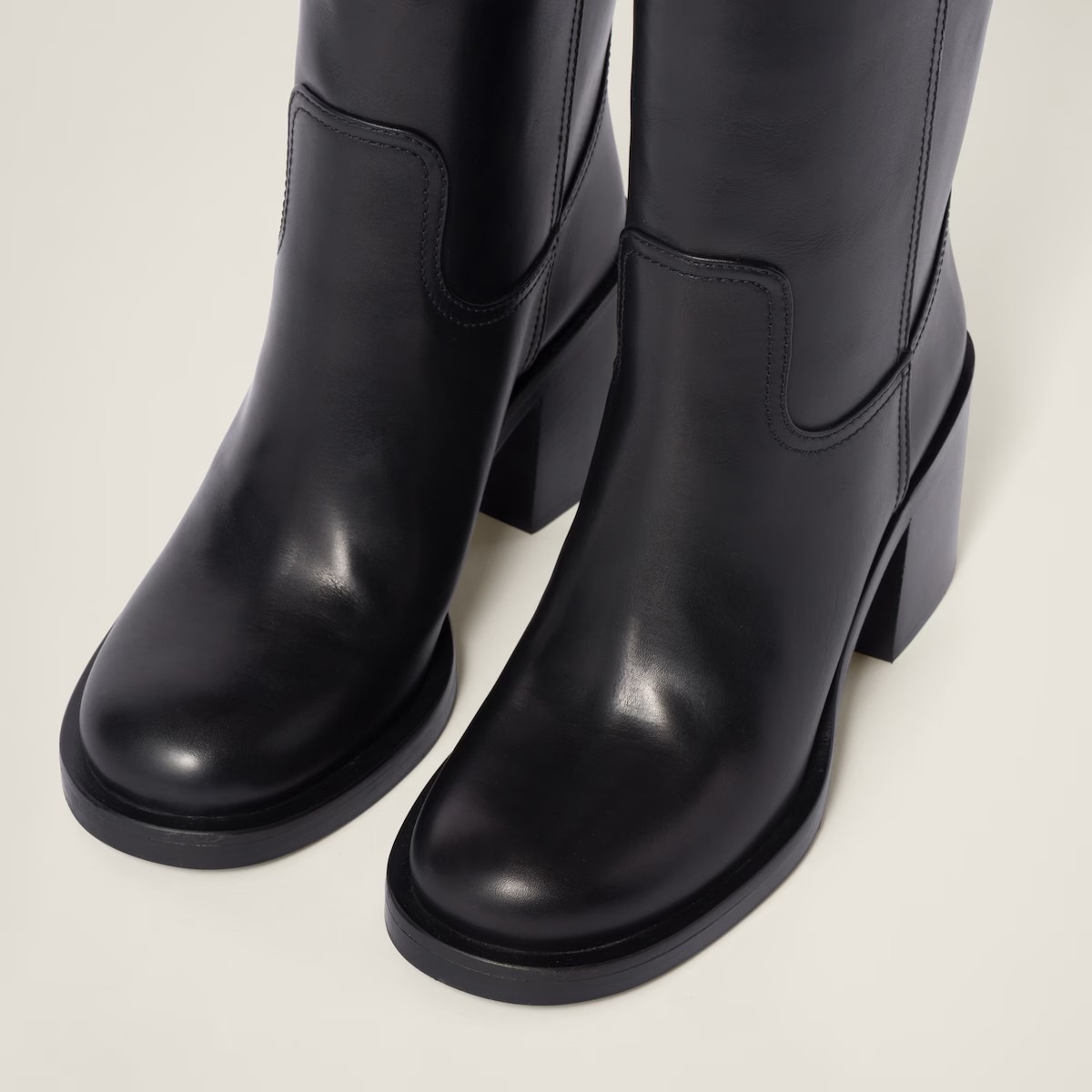 《送料無料》 MIU MIU Leather boots