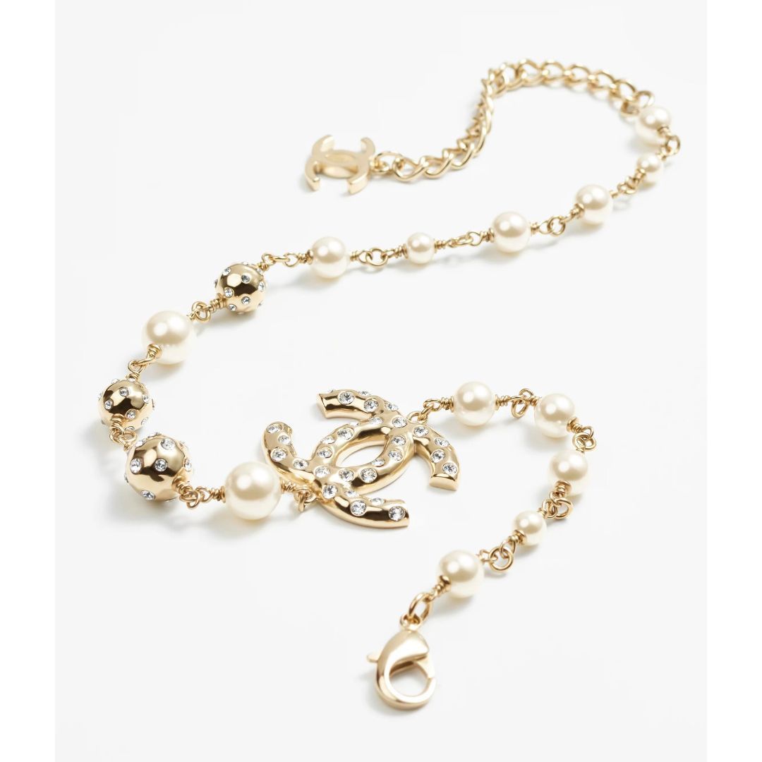 【CHANEL】ネックレス パール CCロゴ ジャケットに合う FW2425 大人気ネックレス【CHANEL】パールCCマーク チョーカー (CHANEL