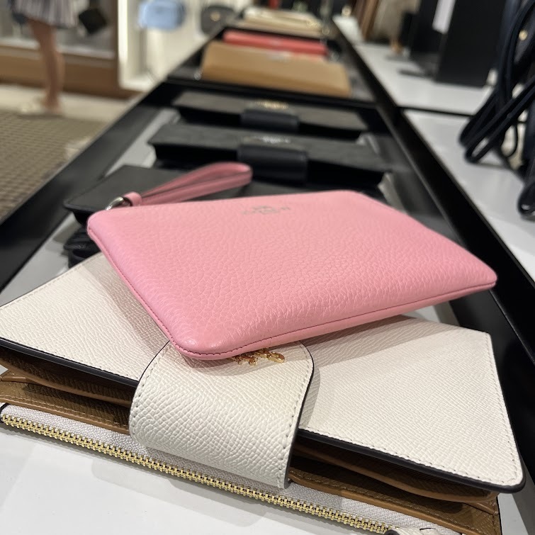 《超人気》コ一チCOACH Corner Zip Wristlet レディース ポーチ