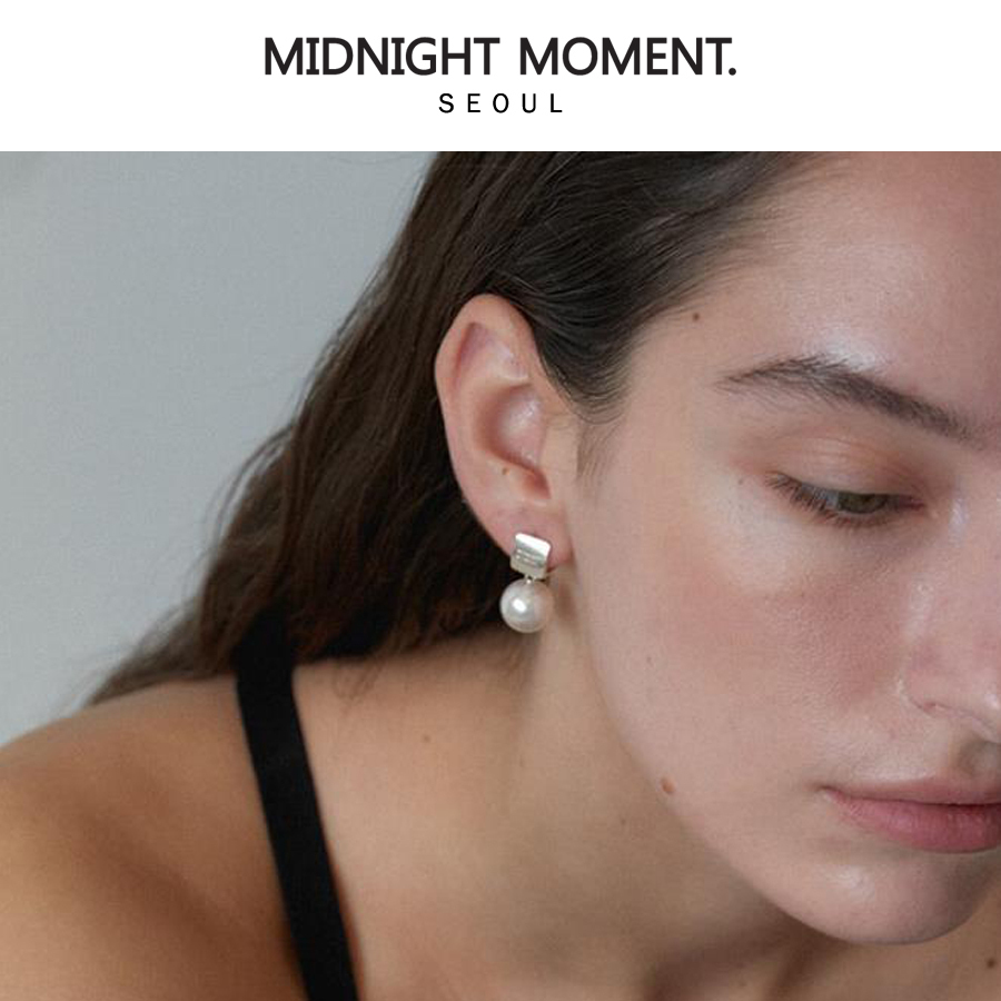 【MIDNIGHT MOMENT】soft cube pearl earring (2color) / ピアス