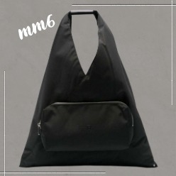 MM6 ブラック ミディアム Classic トライアングルトート