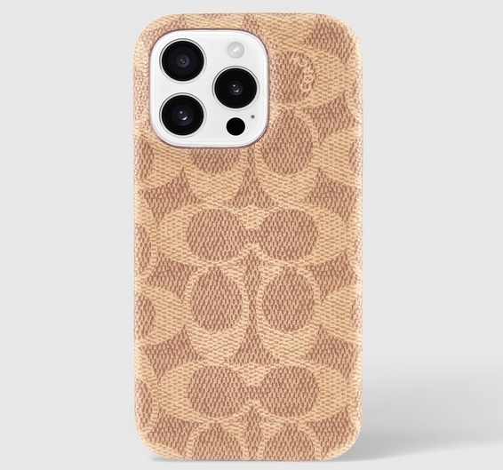 国内発送 Coach☆Signature Canvas Tan色 iPhone 16 Pro ケース