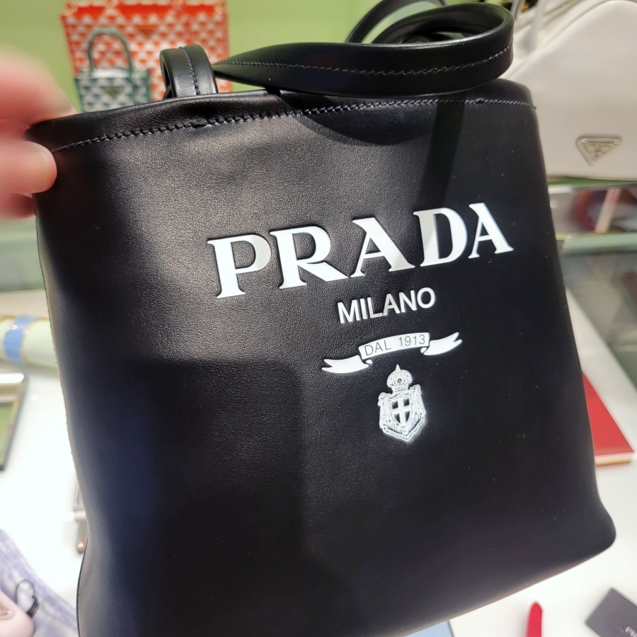 【PRADA】1BG507 ソフトパッディドトートバッグ セール】プラダ☆ソフトパッディドトートバッグ1BG507 2E6Y