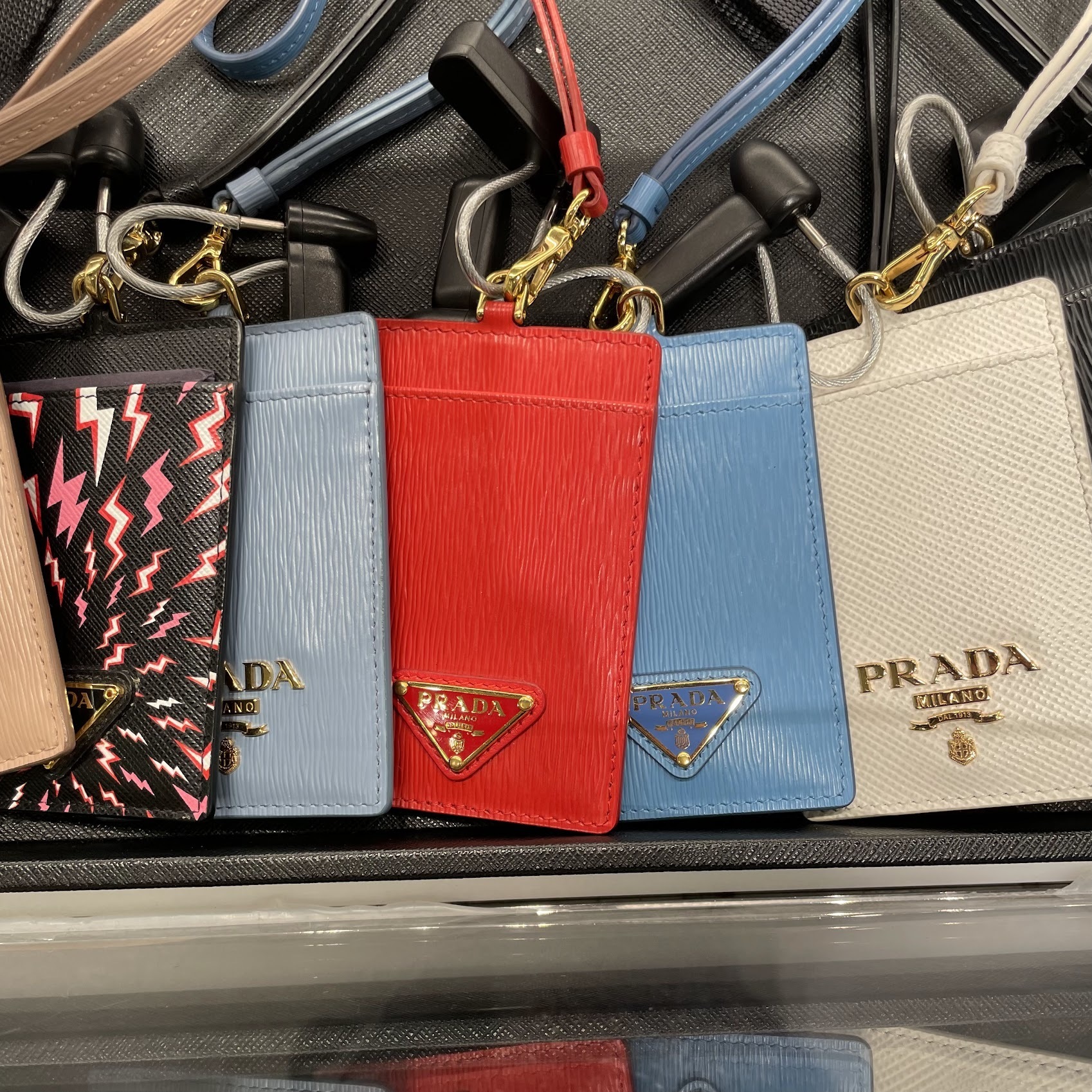 VIPセール PRADA ギフトにも最適★ID/パス ホルダー 1MC007