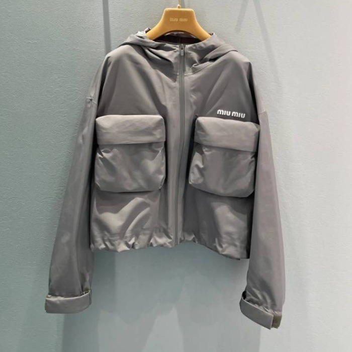 《洗練された個性の逸品》MiuMiu テクニカルブルゾンジャケット