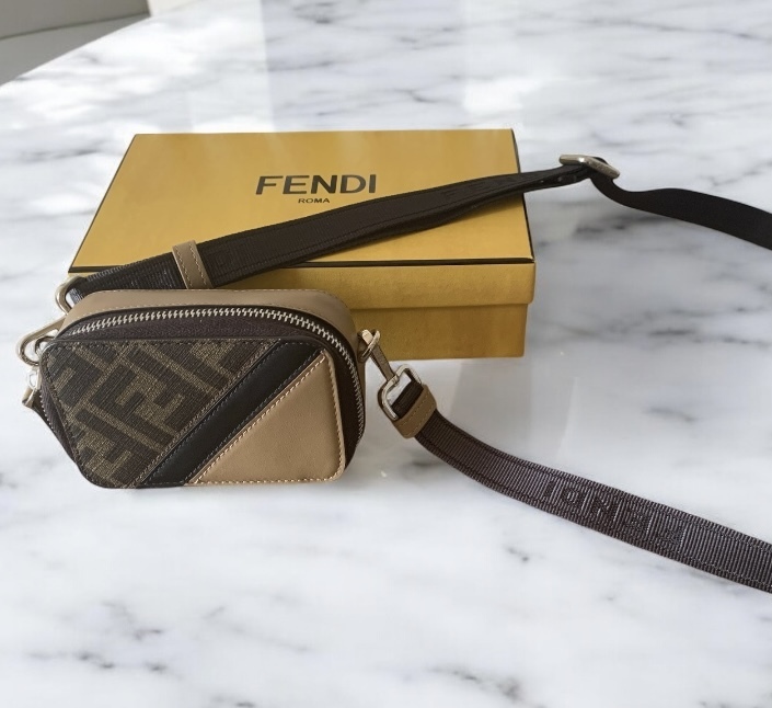 FENDI フェンディ ミニショルダーバッグ メンズ レディース