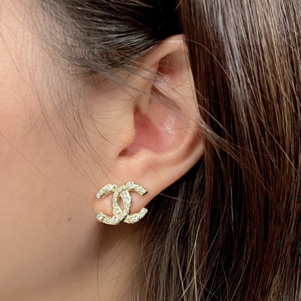 早い者勝ち！CHANEL CCロゴ クリスタルピアス キラッと輝く【CHANEL】CCロゴ ダイヤ風ピアス (CHANEL/ピアス
