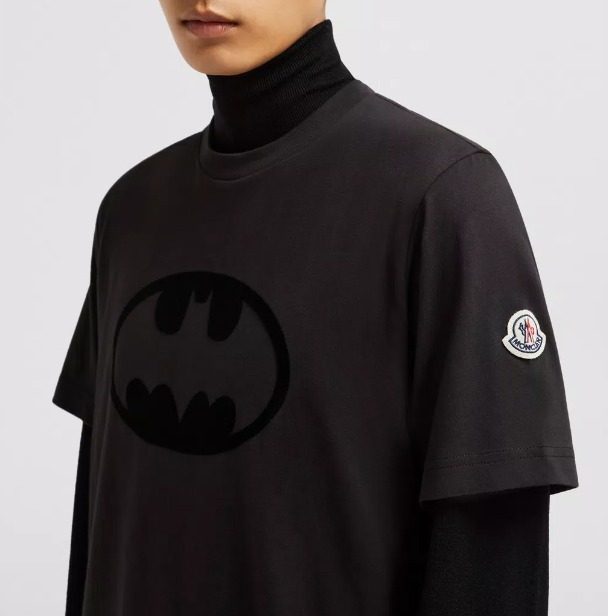 MONCLER 2024/25秋冬 バットマンロゴ クルーネック半袖Tシャツ MONCLER 2024/25秋冬 バットマンロゴ クルーネック半袖Tシャツ