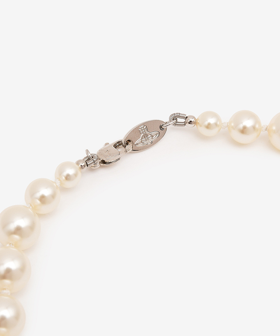 《VIVIENNE WESTWOOD》 ワンローパールバス リリーフ ネックレス