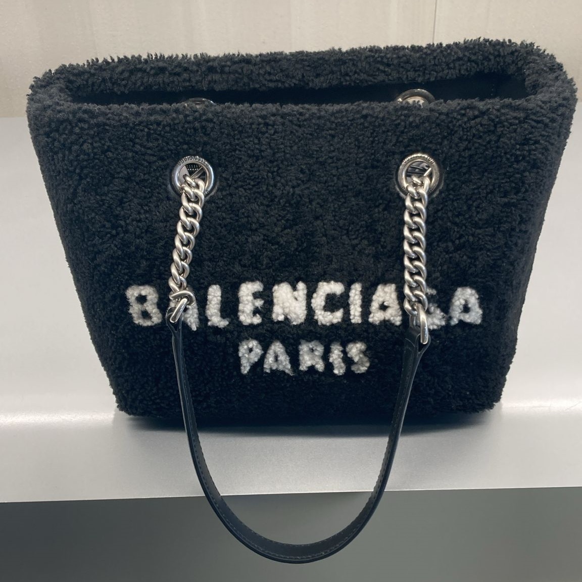 セール！数量限定 Balenciaga Duty Free ハンドバッグ S