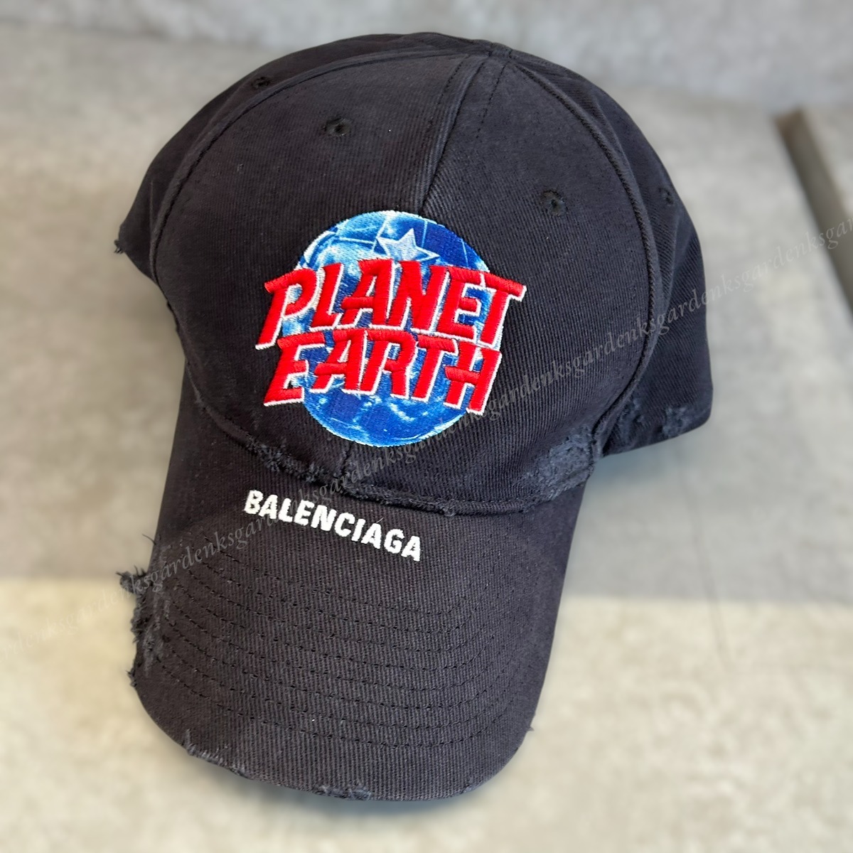 すぐ届く！BALENCIAGA PLANET EARTH キャップ (BALENCIAGA