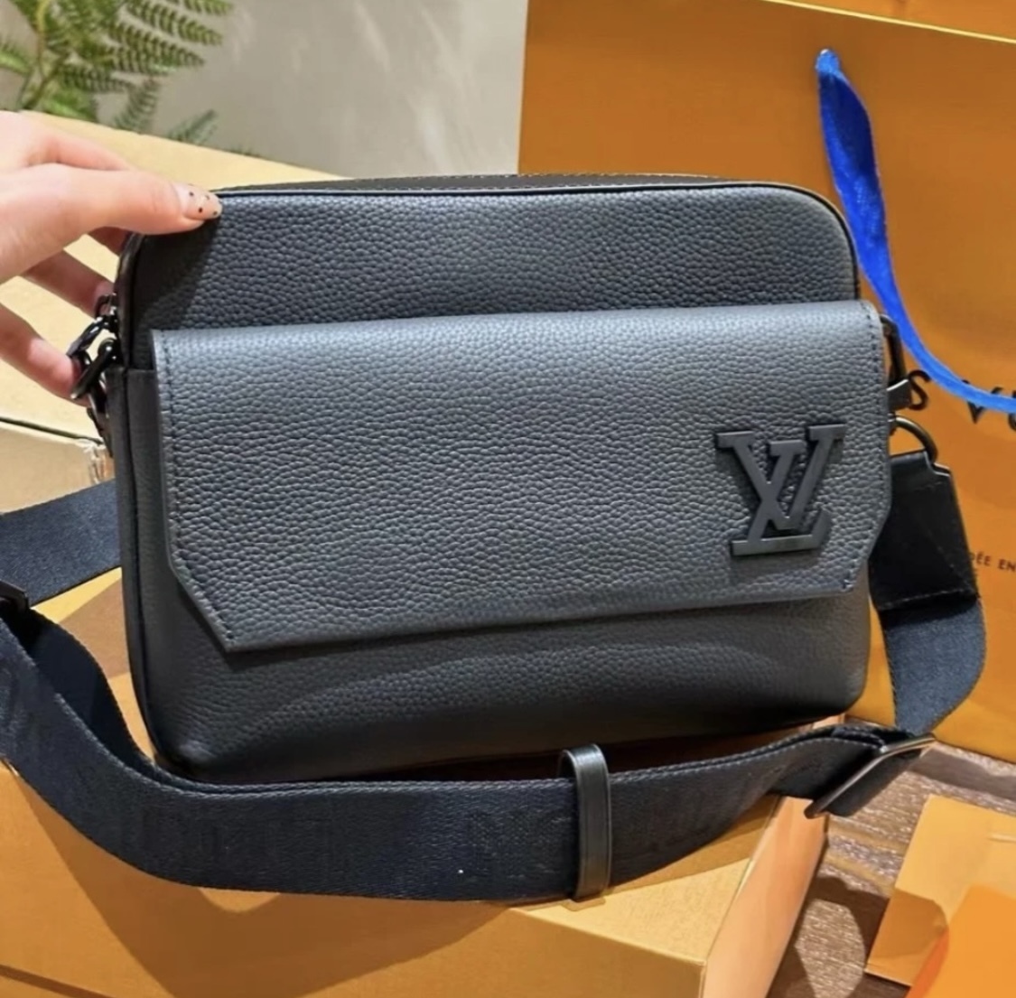 お洒落♡【LOUIS VUITTON】ファストラインメッセンジャー