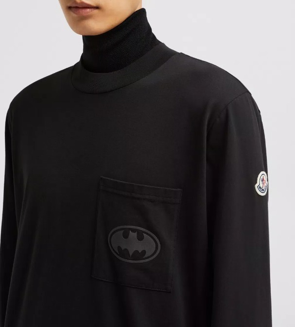 MONCLER 2024/25秋冬 バットマンロゴ クルーネック長袖Tシャツ MONCLER 2024/25秋冬 バットマンロゴ クルーネック長袖Tシャツ