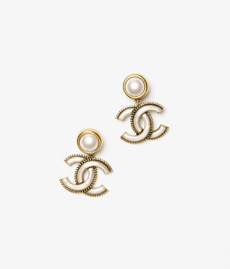 上品なパールが魅力的♪【CHANEL】《24K》CCロゴ ピアス
