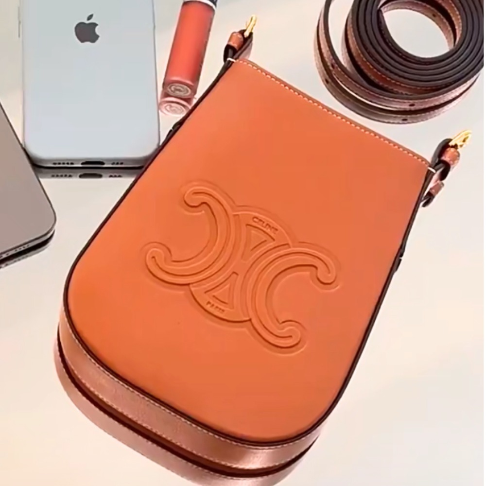 上品【CELINE】モバイルポーチ エロイズ / サプルカーフスキン