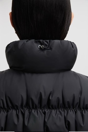 《直営店買付》MONCLER Apriateダウンベスト