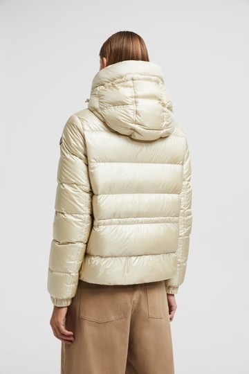 《直営店買付》MONCLER Bironショートダウンジャケット