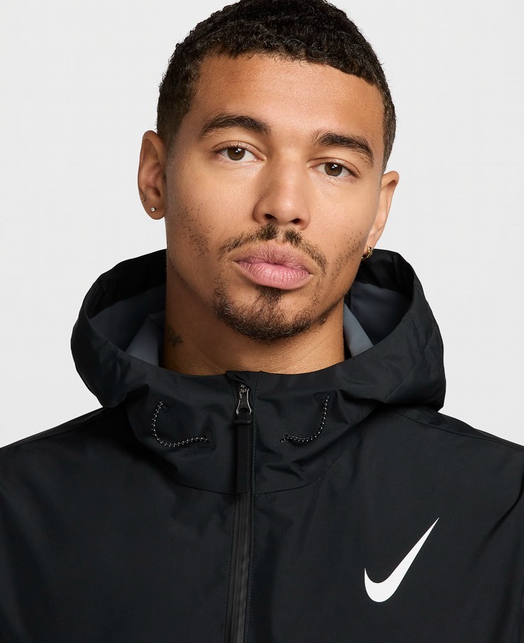 最新☆軽量ランニングジャケット！☆Nike AeroSwift☆お早めに