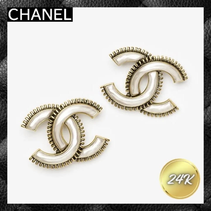 ☆ホワイトロゴがおしゃれ☆ CHANEL ピアス ゴールド