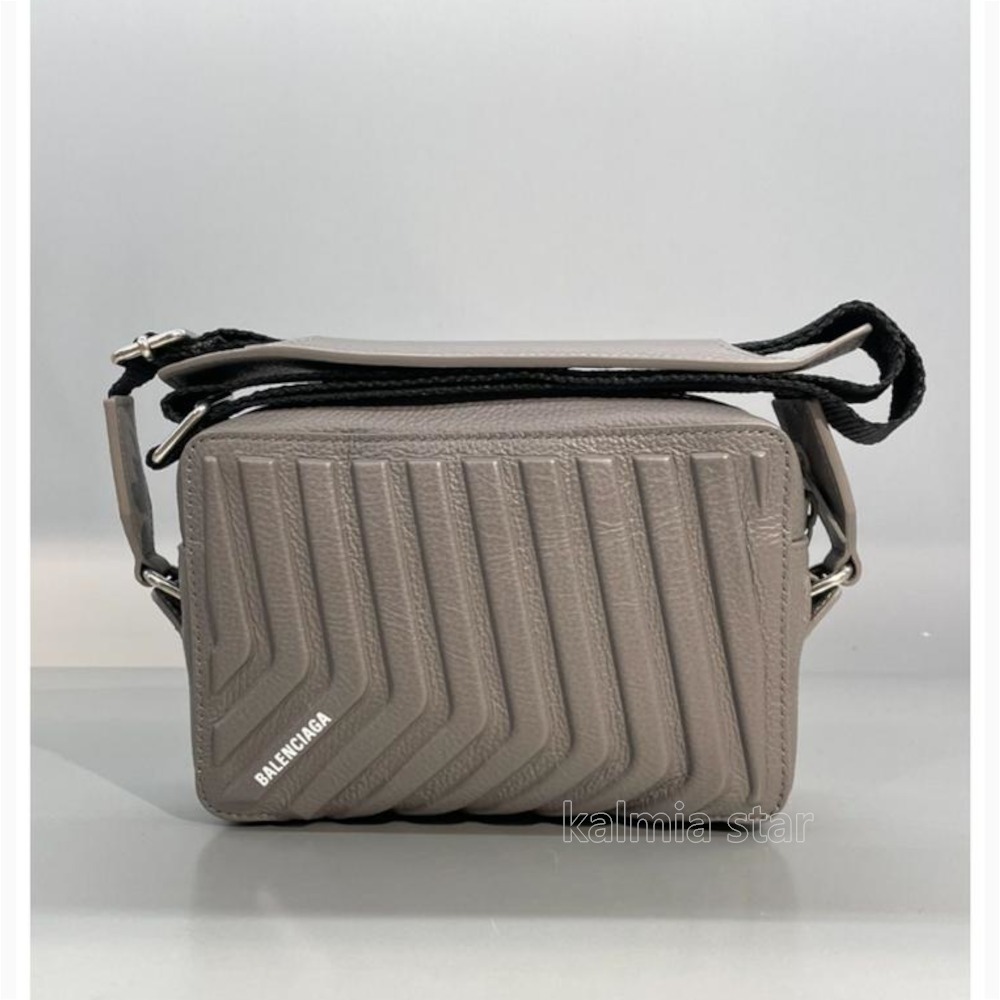 ●送料込●BALENCIAGA●Car レザー カメラ バッグ シェブロン