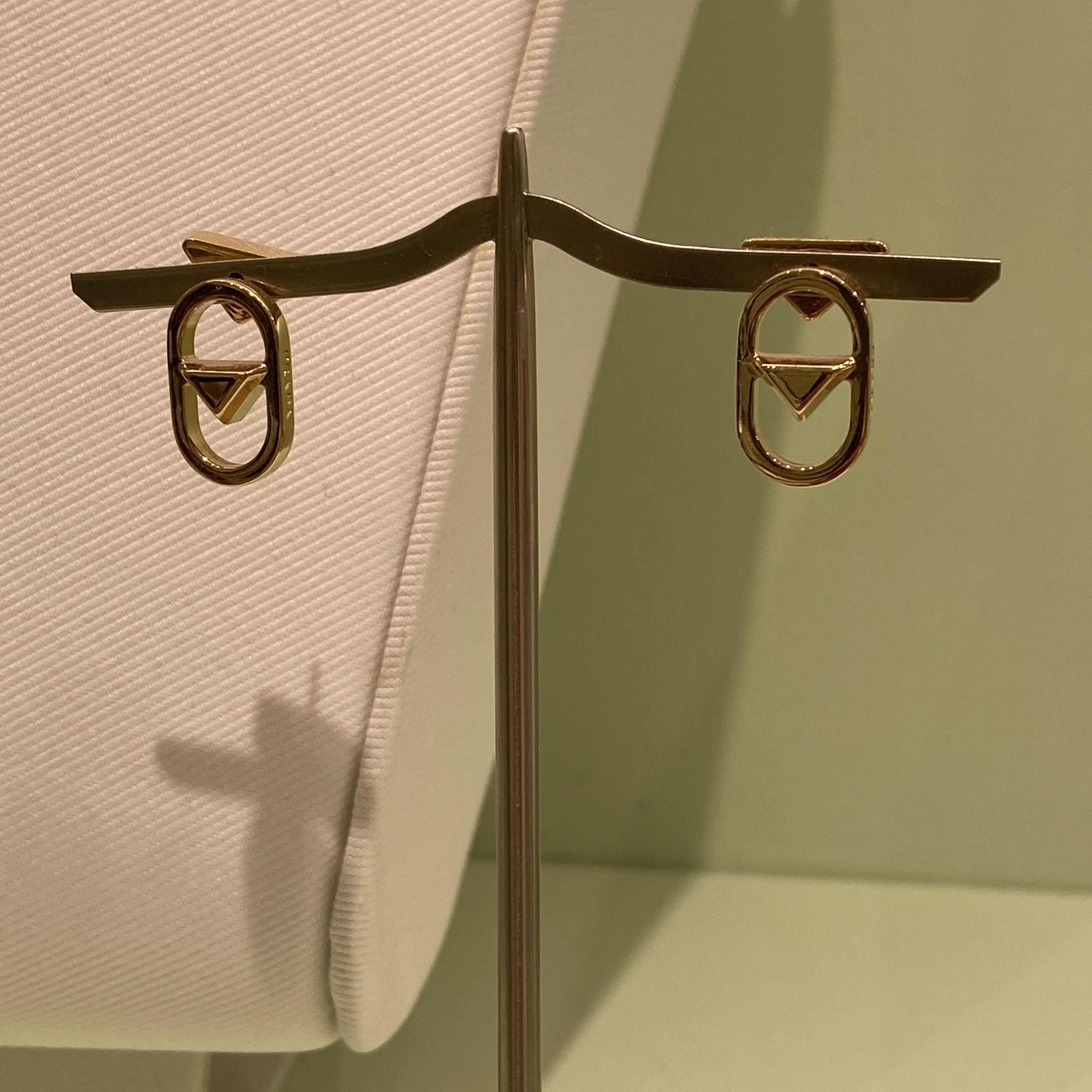 PRADA☆ゴールドメタルピアス トライアングル