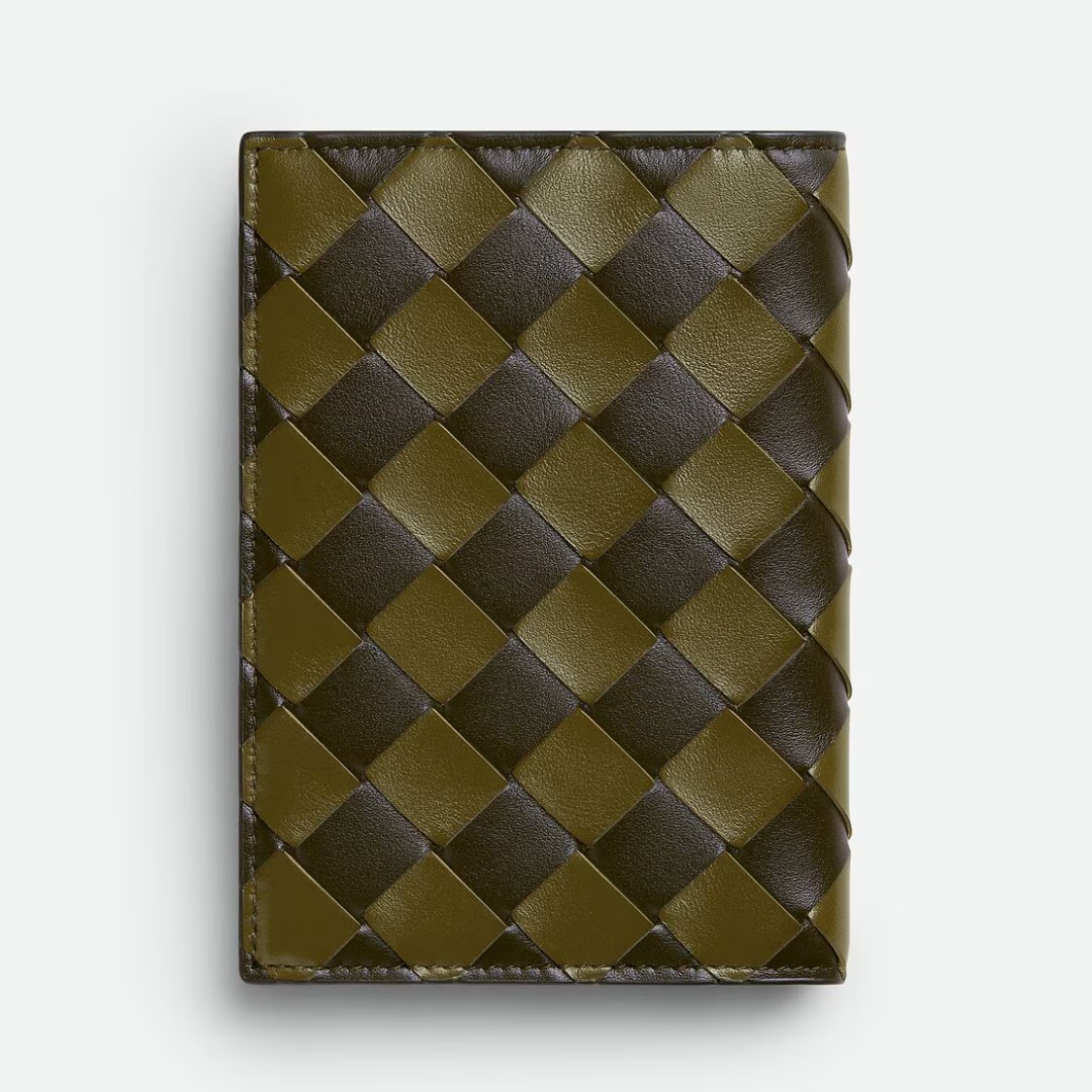 大注目】BOTTEGA VENETA◇レザー パスポートケース バイカラー