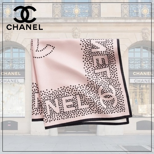 ギフトにもおすすめ♡ 【CHANEL】 シルク バンダナ