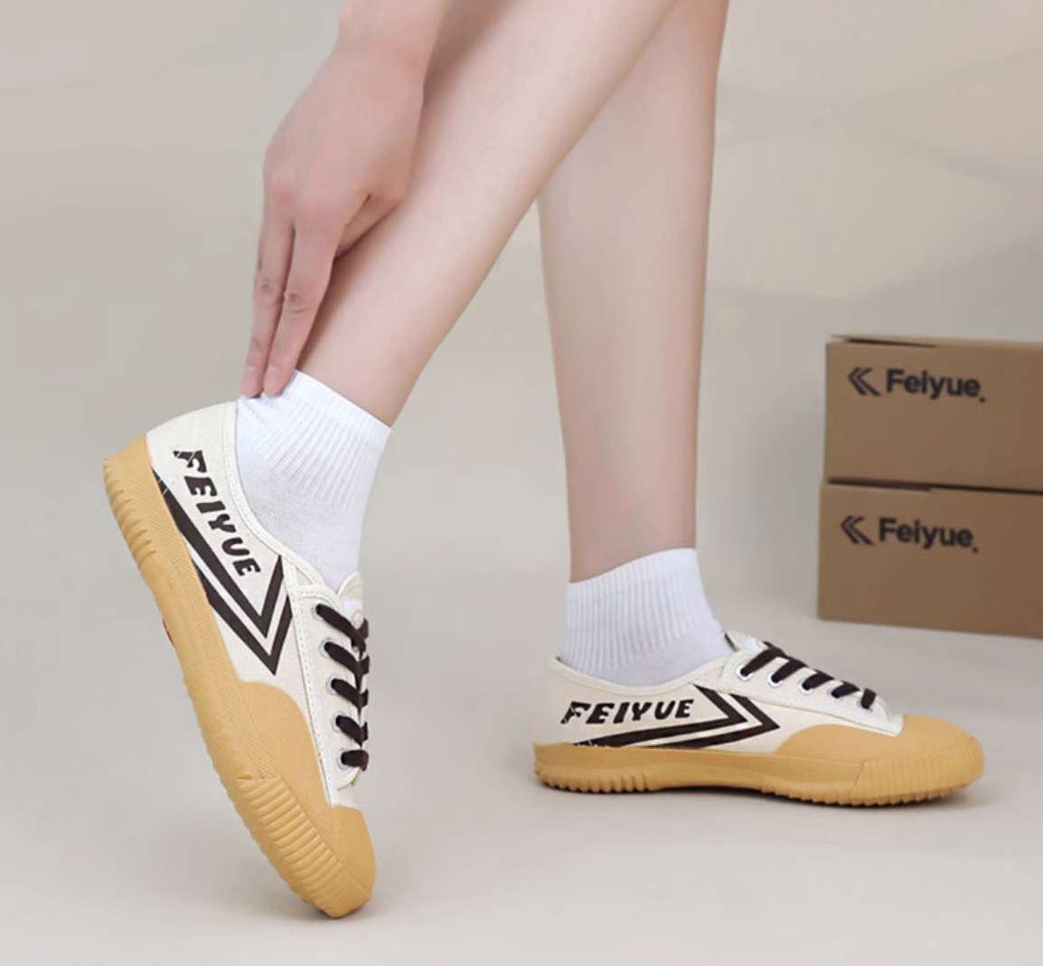 送料関税込み[FEIYUE]スリッポン★22〜25㎝★日本未入荷★新作★ 送料関税込み[FEIYUE]スニーカー☆日本未入荷☆新作☆大人気