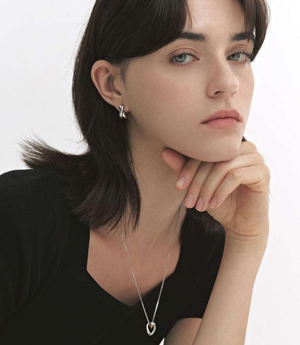 【HYERES LOR】Souvenir Onetouch Earring ●送料・関税込● 正規品【HYERES LOR】Souvenir Twist Chunky Onetouch Earring