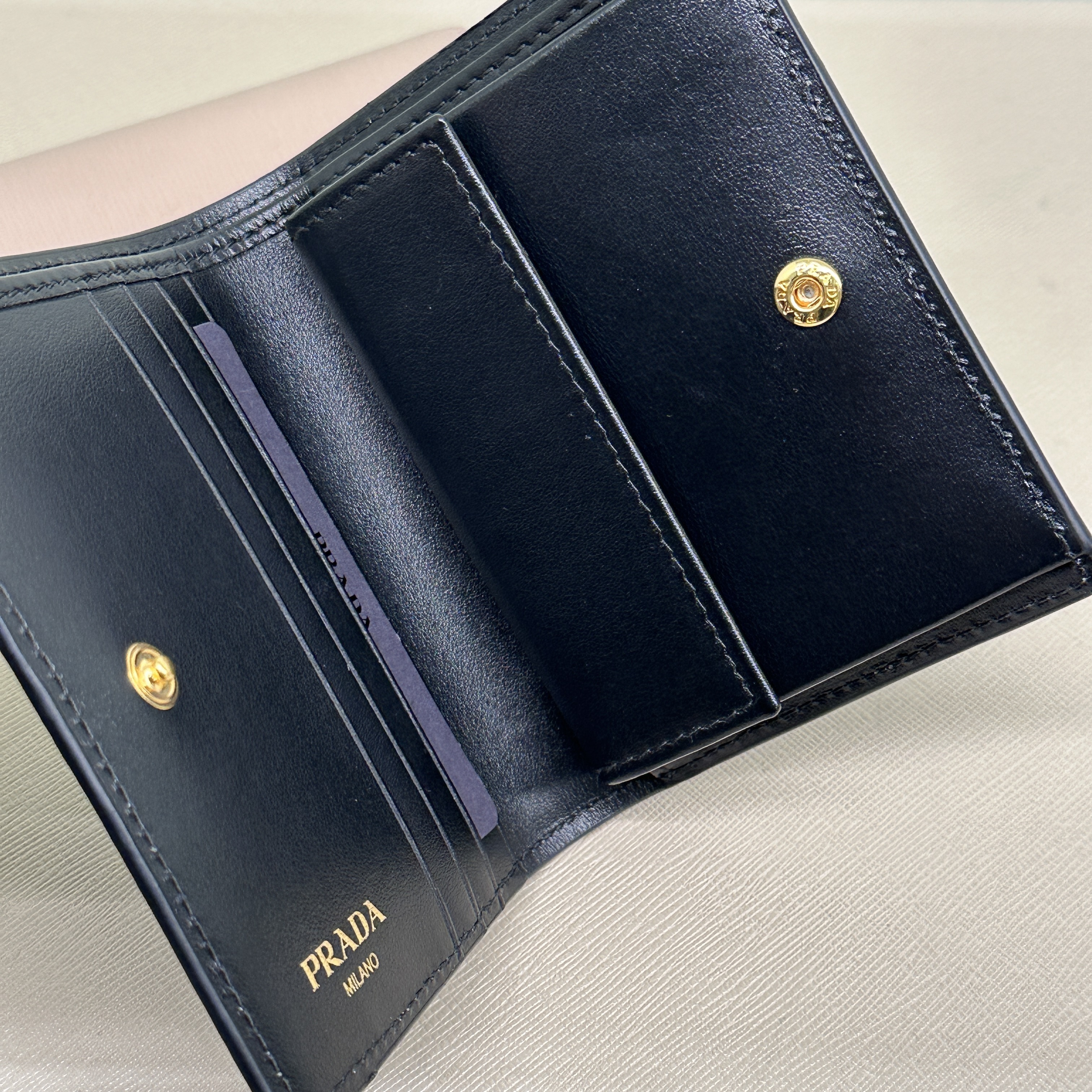 【VIPセール】PRADA プラダ Bifold Wallet 二つ折り財布 1MV204 VIPセール】PRADA プラダ Bifold Wallet 二つ折り財布 1MV204