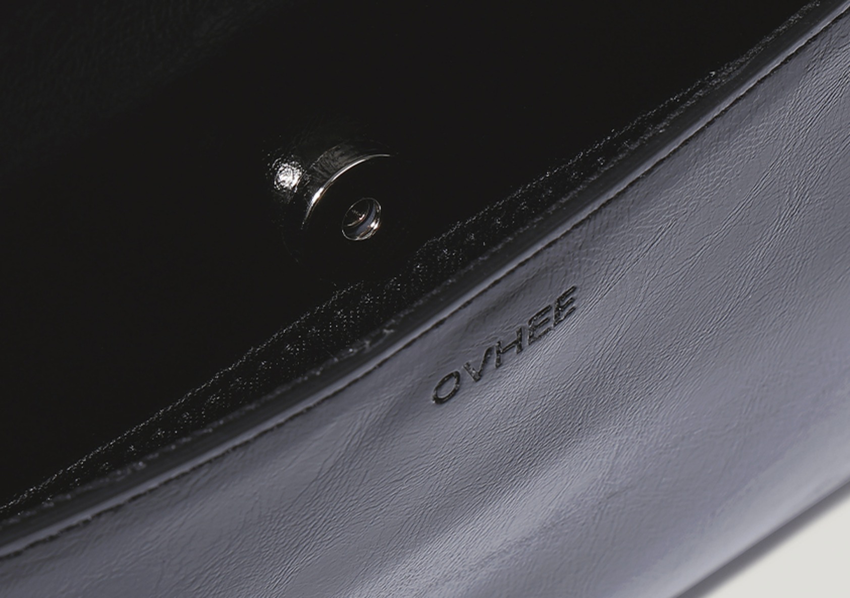 OVHEE Barnnet Crinkled Black/2way バッグ 韓国 フェイクレザー OVHEE Barnnet Crinkled Black/2way バッグ 韓国 フェイクレザー