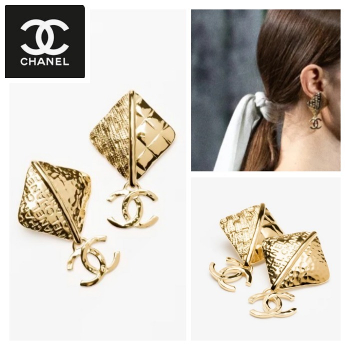 ゴージャスなアクセントに♡【CHANEL】CCメタル ピアス