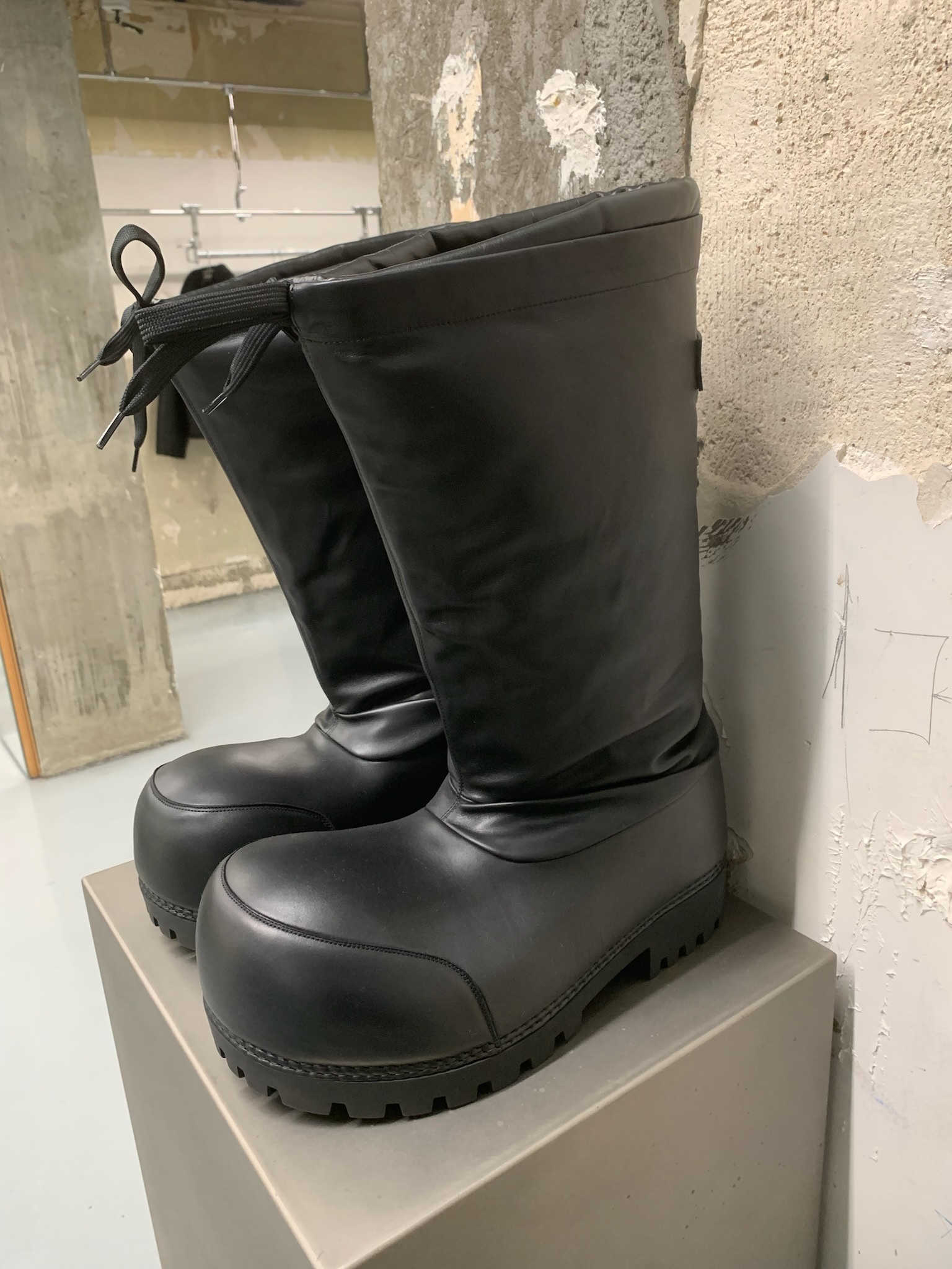 【BALENCIAGA】ALASKA ハイブーツ カーフスキン ロゴ