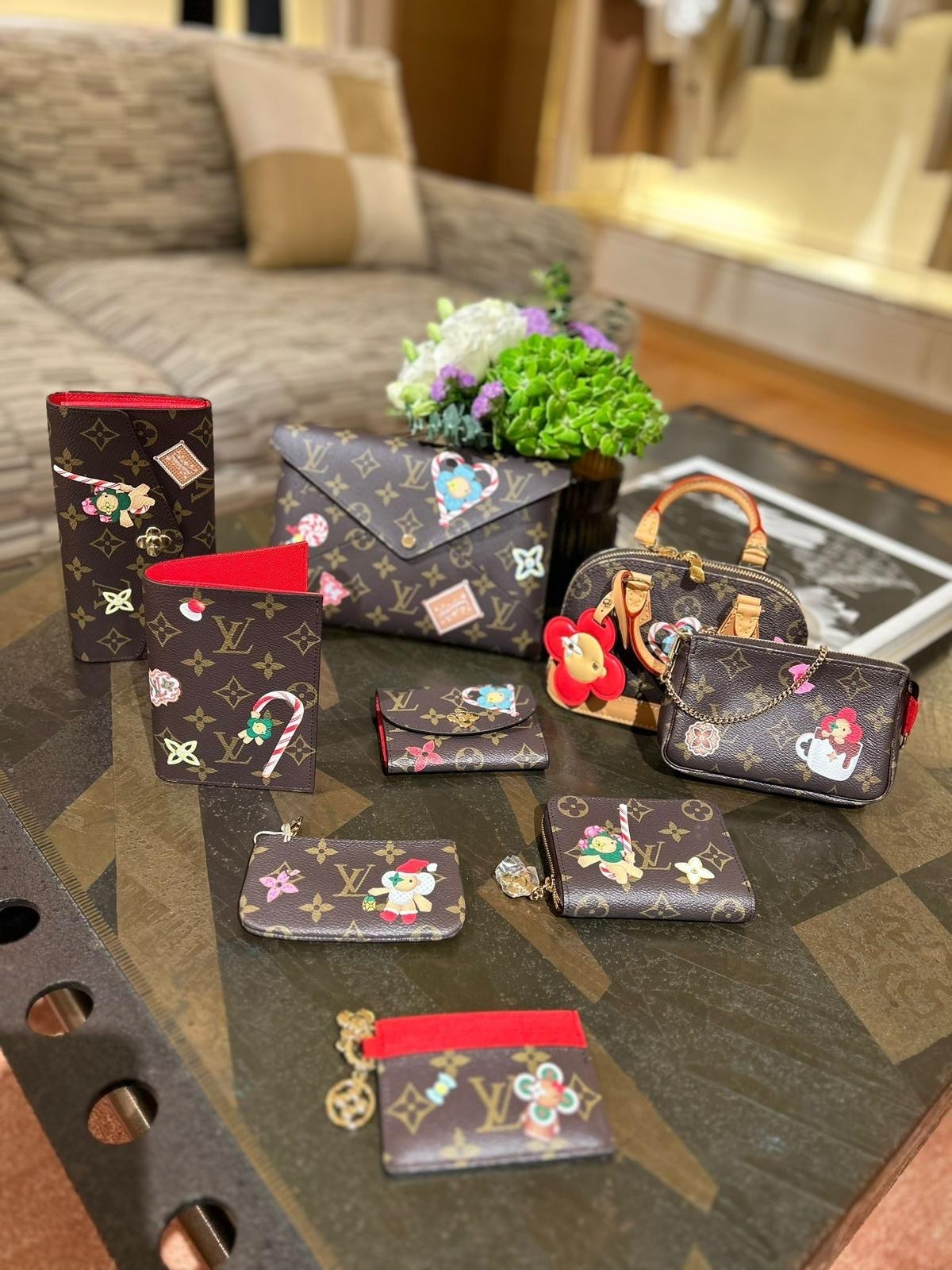 Louis Vuitton 限定先行発売 ヴィヴィアンヌ パスポートホルダー