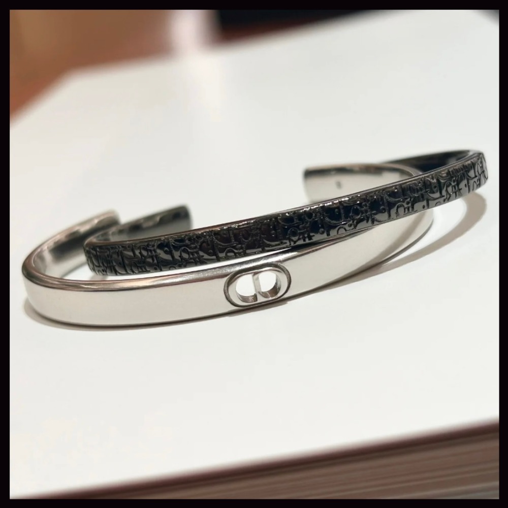 【手元を華やかに♪】Dior バングル