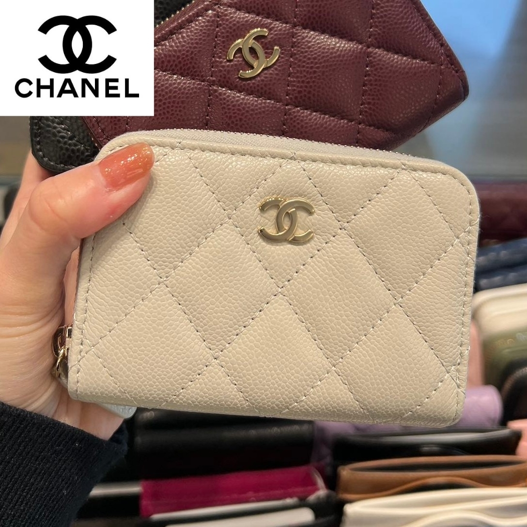 【CHANEL】ホワイト×ゴールドが清楚◎シャネル カードケース