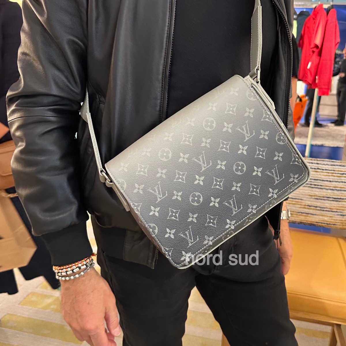 LouisVuitton【人気】お洒落な ショルダーバッグ ディストリクト