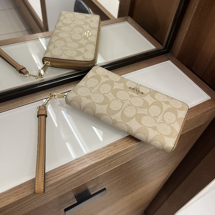 《超人気》コ一チCoach Long Zip Wallet 長財布 シグネチャー