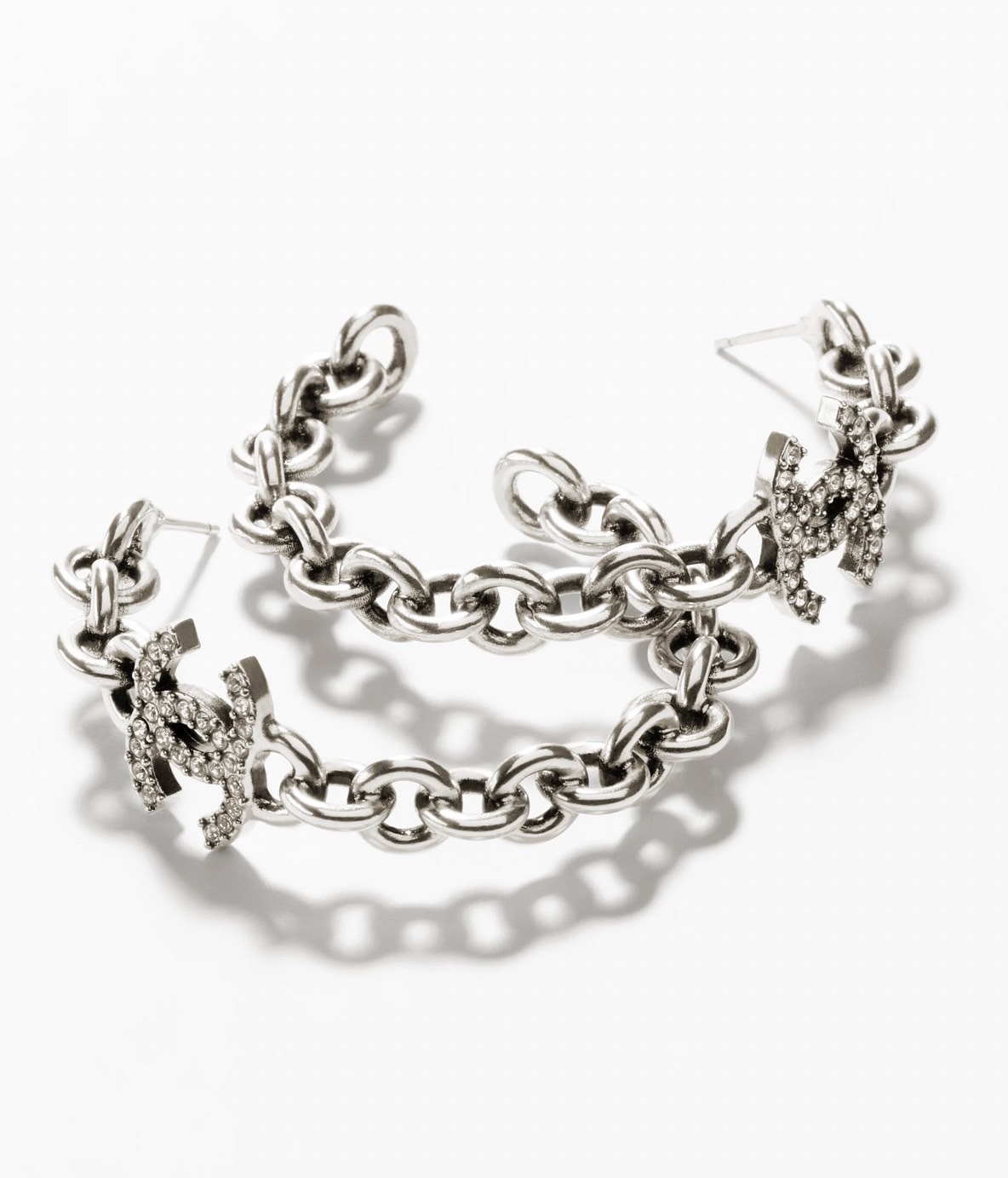 チェーンに煌めくCCロゴ♪【CHANEL】《24A》フープ ピアス