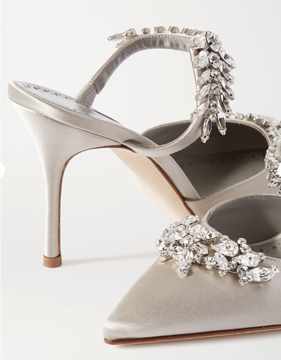 《ラグジュアリーな逸品》【Manolo Blahnik】サテンミュール